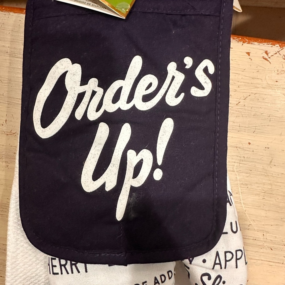 Kate Spade Navy and White dishtowel and pot holderSet